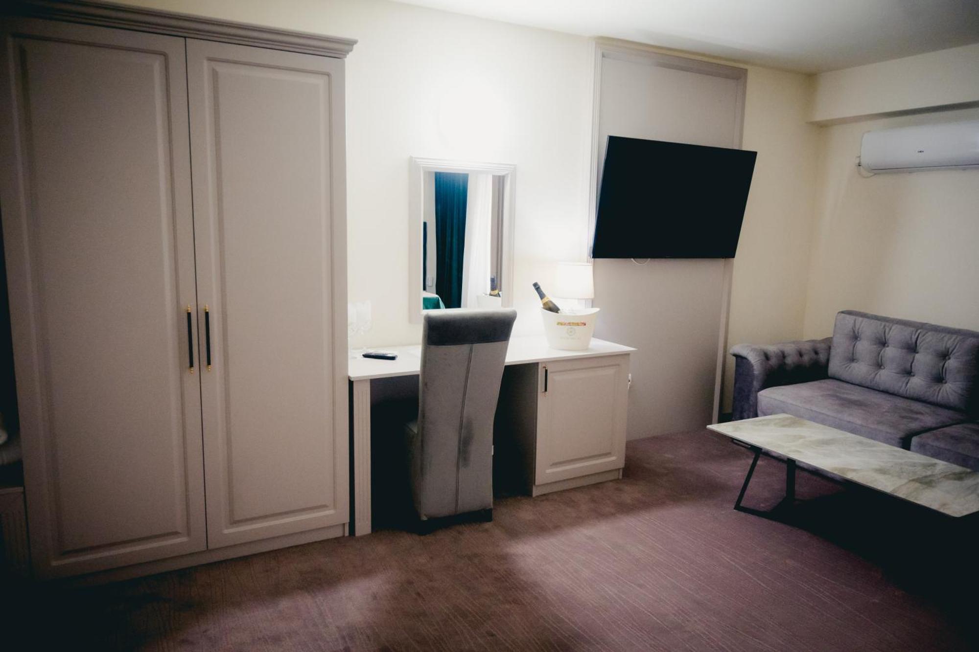 Hotel Valahia ทาร์โกวิชเต ภายนอก รูปภาพ