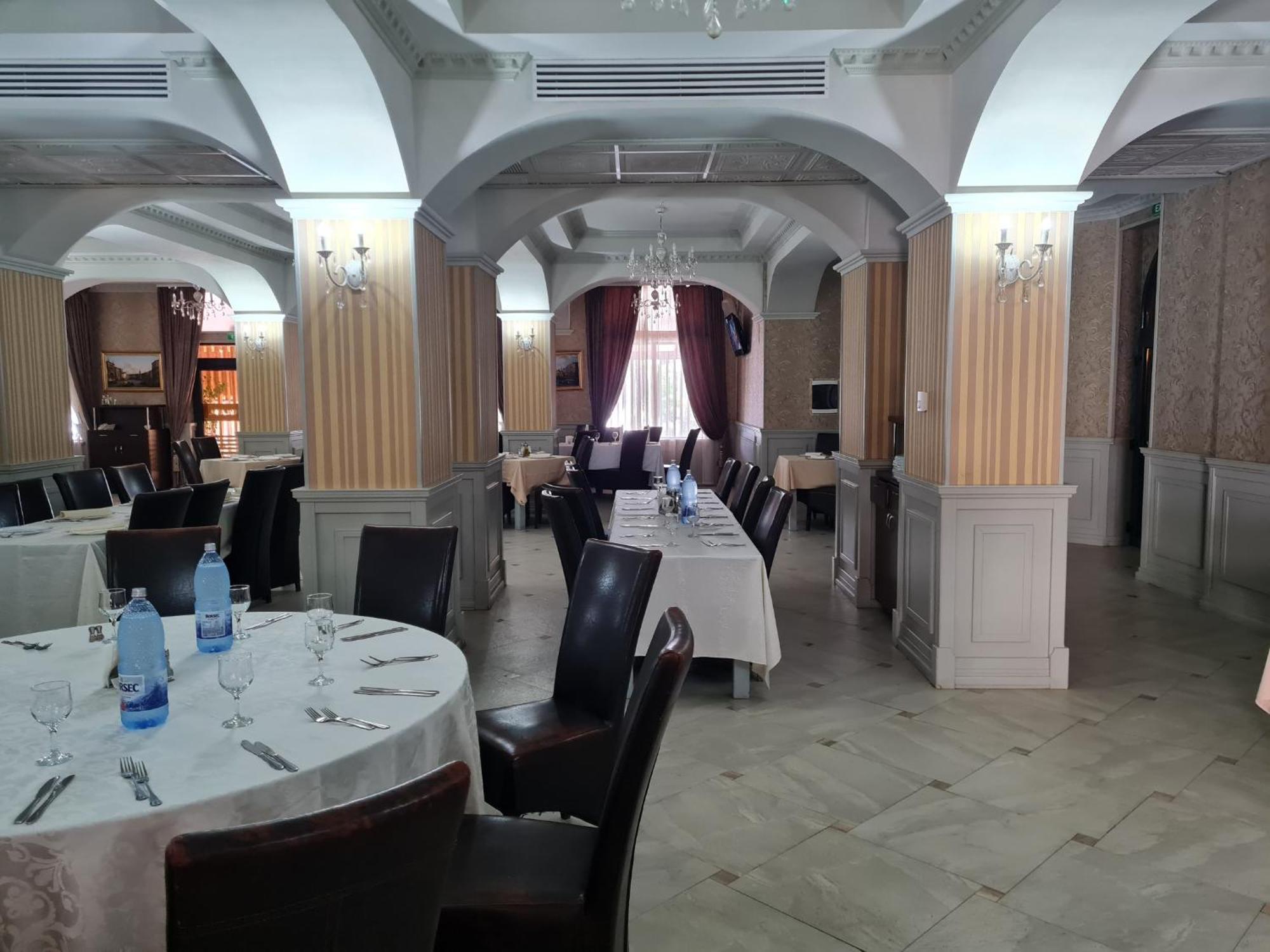 Hotel Valahia ทาร์โกวิชเต ภายนอก รูปภาพ
