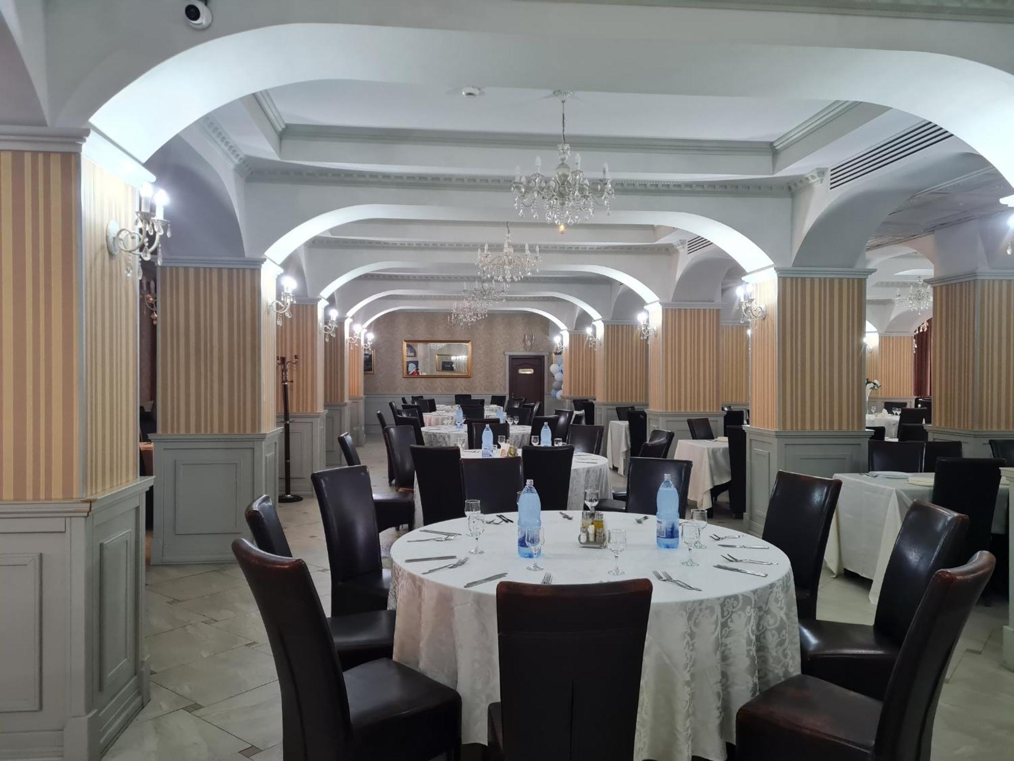 Hotel Valahia ทาร์โกวิชเต ภายนอก รูปภาพ