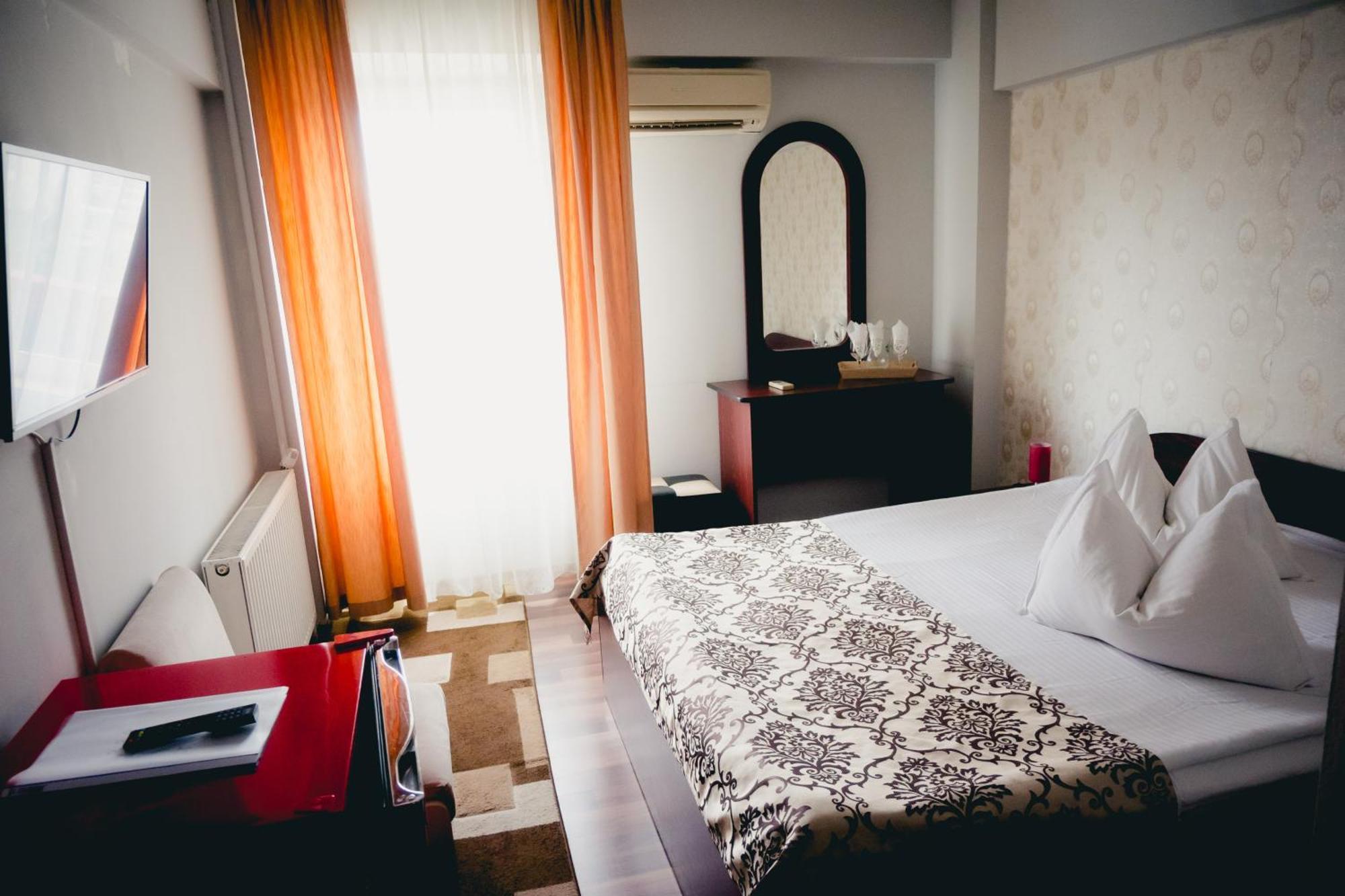 Hotel Valahia ทาร์โกวิชเต ภายนอก รูปภาพ