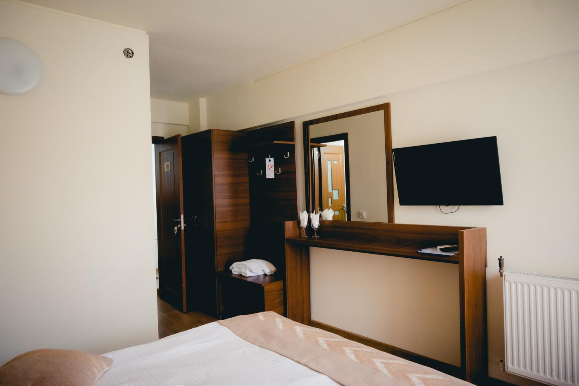 Hotel Valahia ทาร์โกวิชเต ภายนอก รูปภาพ
