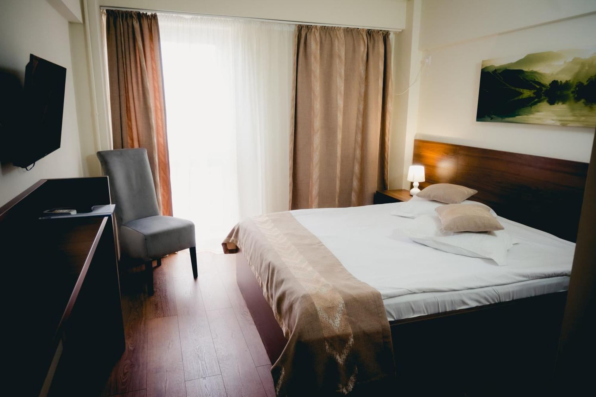 Hotel Valahia ทาร์โกวิชเต ภายนอก รูปภาพ