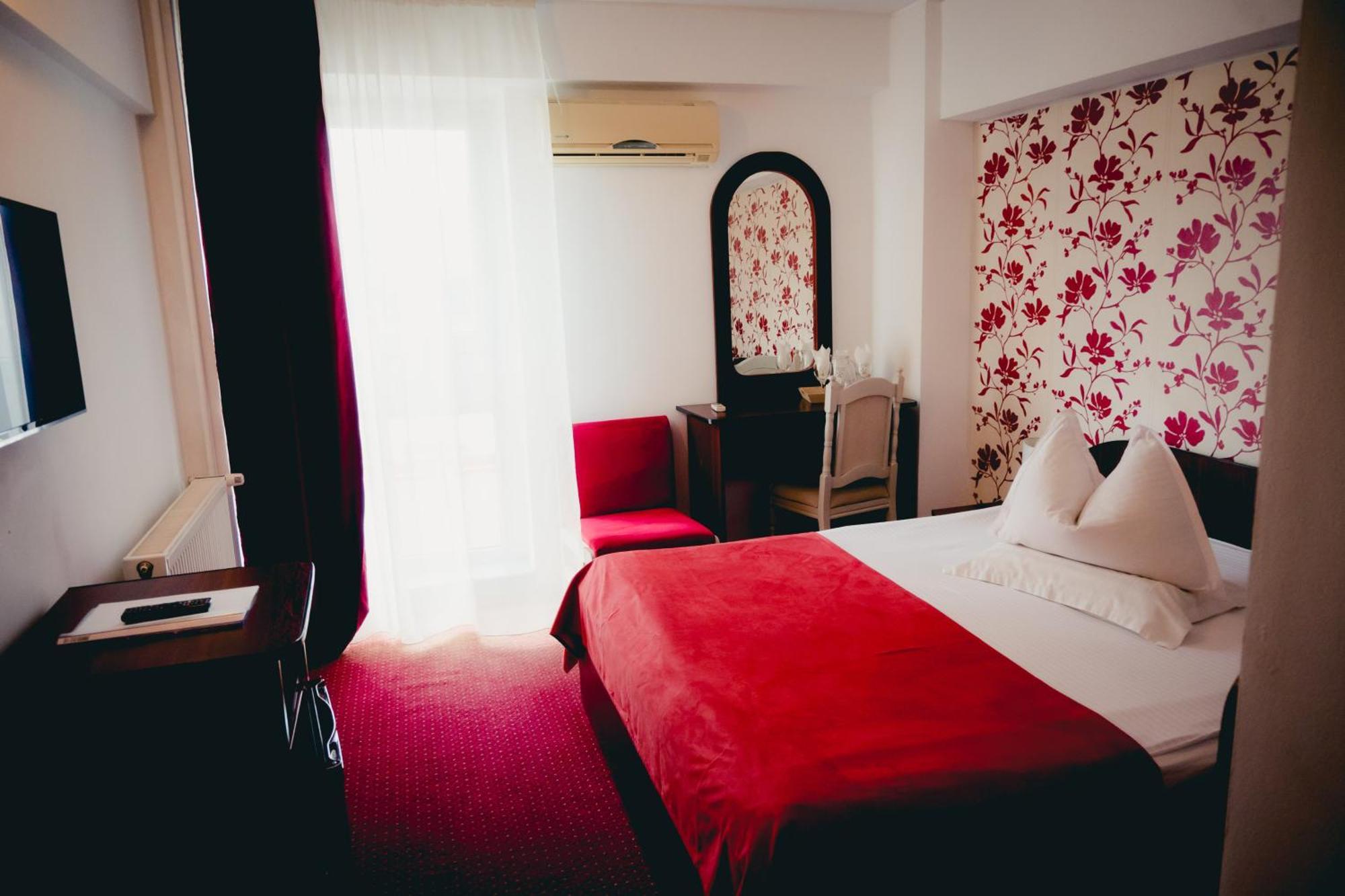 Hotel Valahia ทาร์โกวิชเต ภายนอก รูปภาพ