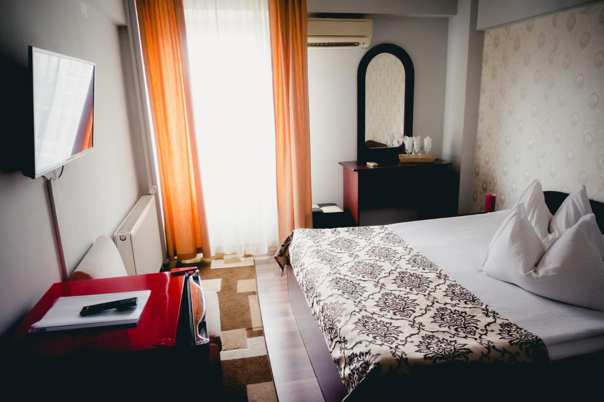 Hotel Valahia ทาร์โกวิชเต ภายนอก รูปภาพ