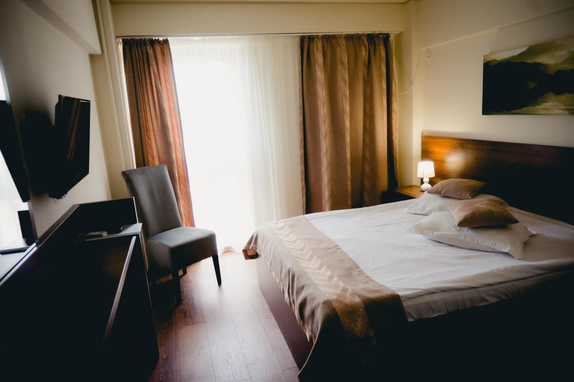 Hotel Valahia ทาร์โกวิชเต ภายนอก รูปภาพ