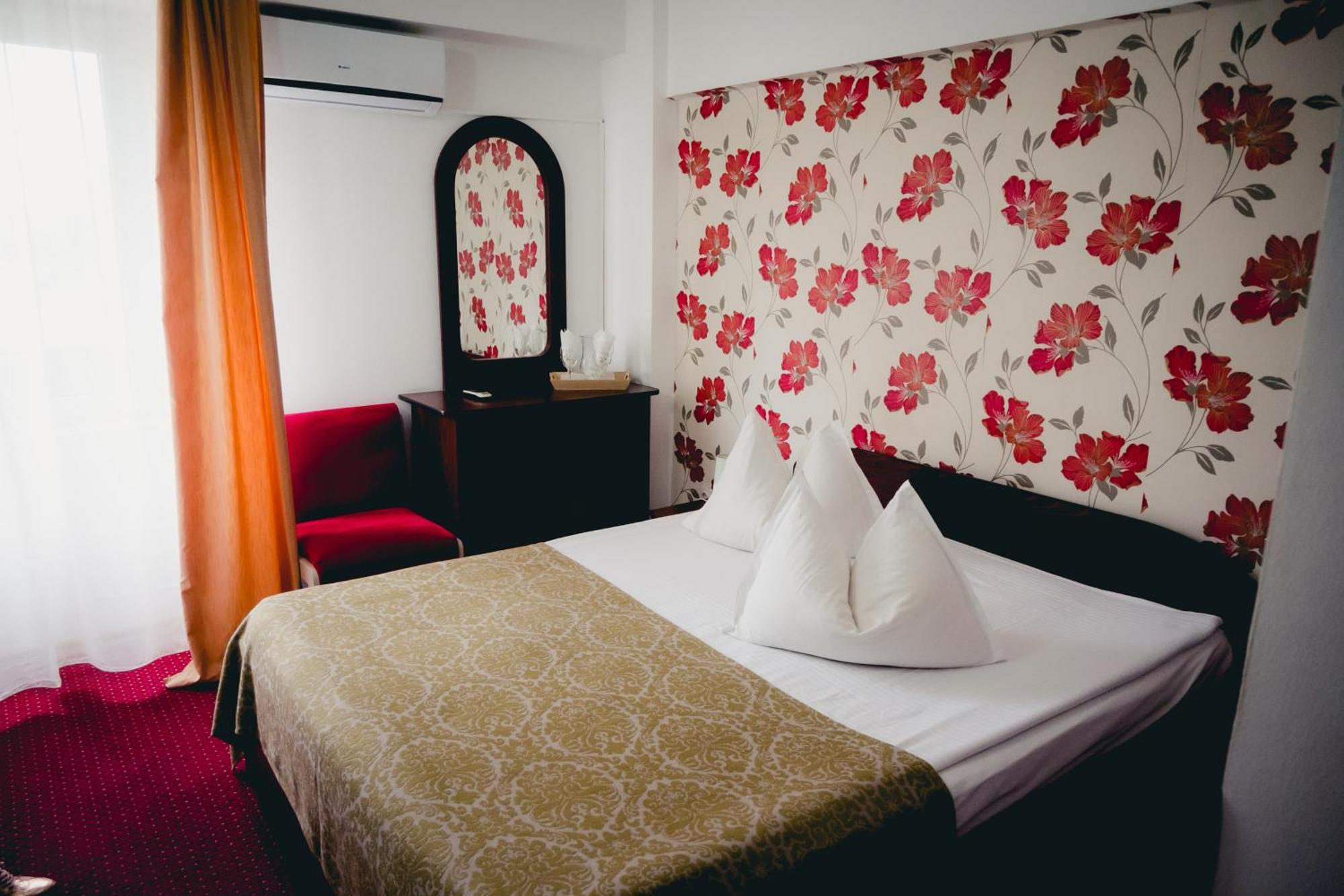 Hotel Valahia ทาร์โกวิชเต ภายนอก รูปภาพ