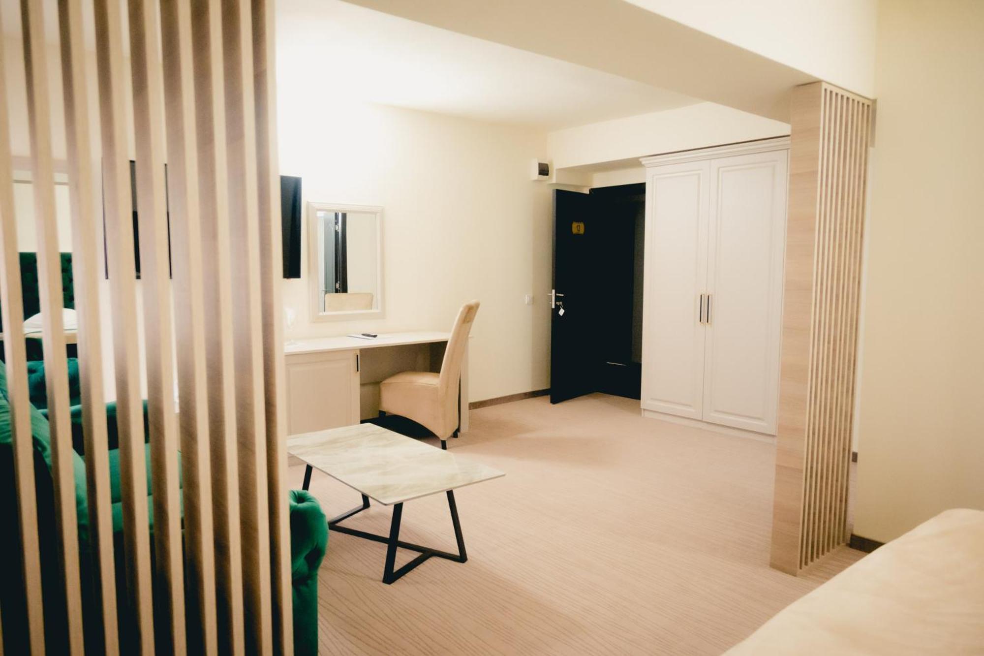 Hotel Valahia ทาร์โกวิชเต ภายนอก รูปภาพ
