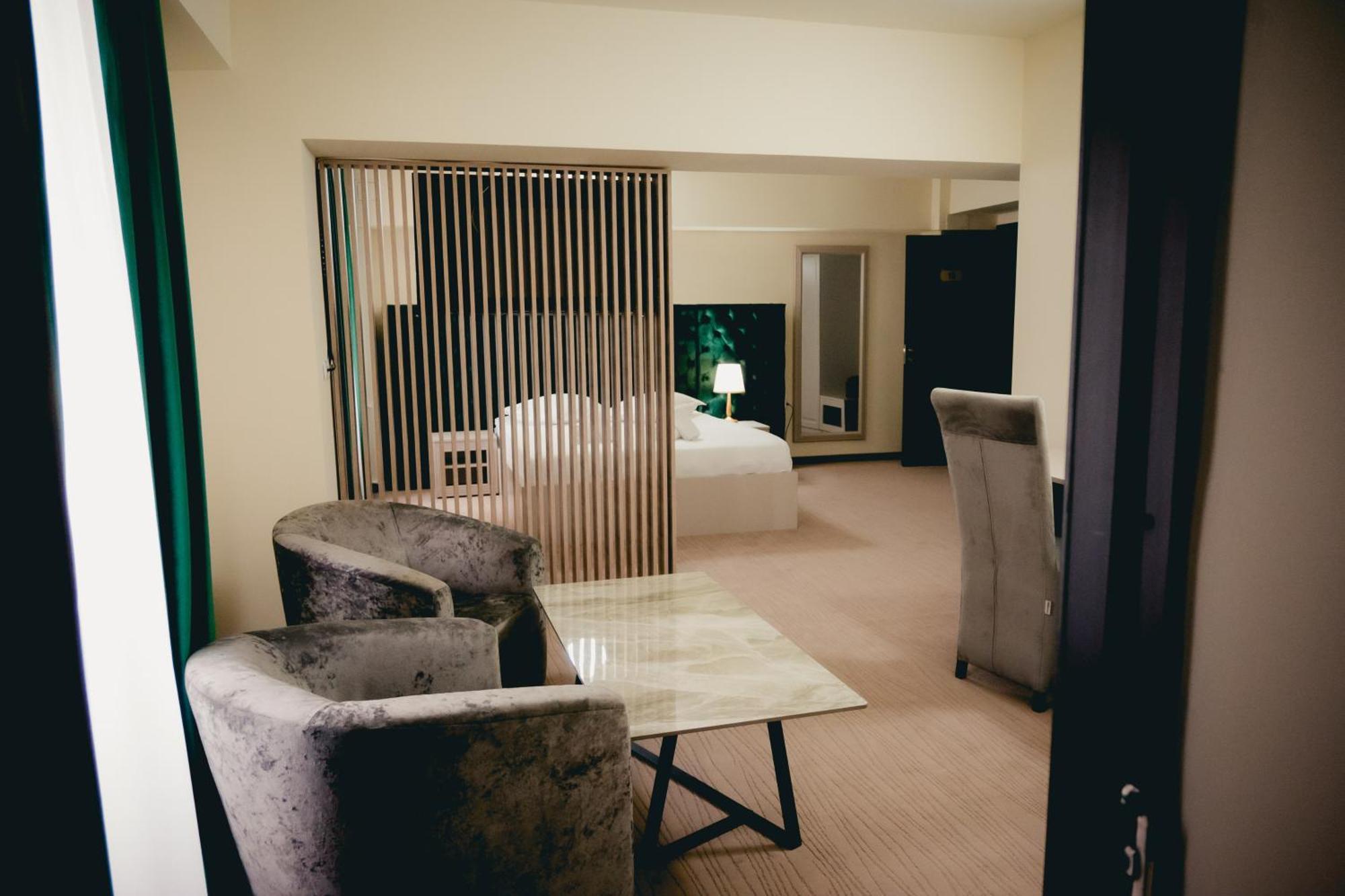 Hotel Valahia ทาร์โกวิชเต ภายนอก รูปภาพ