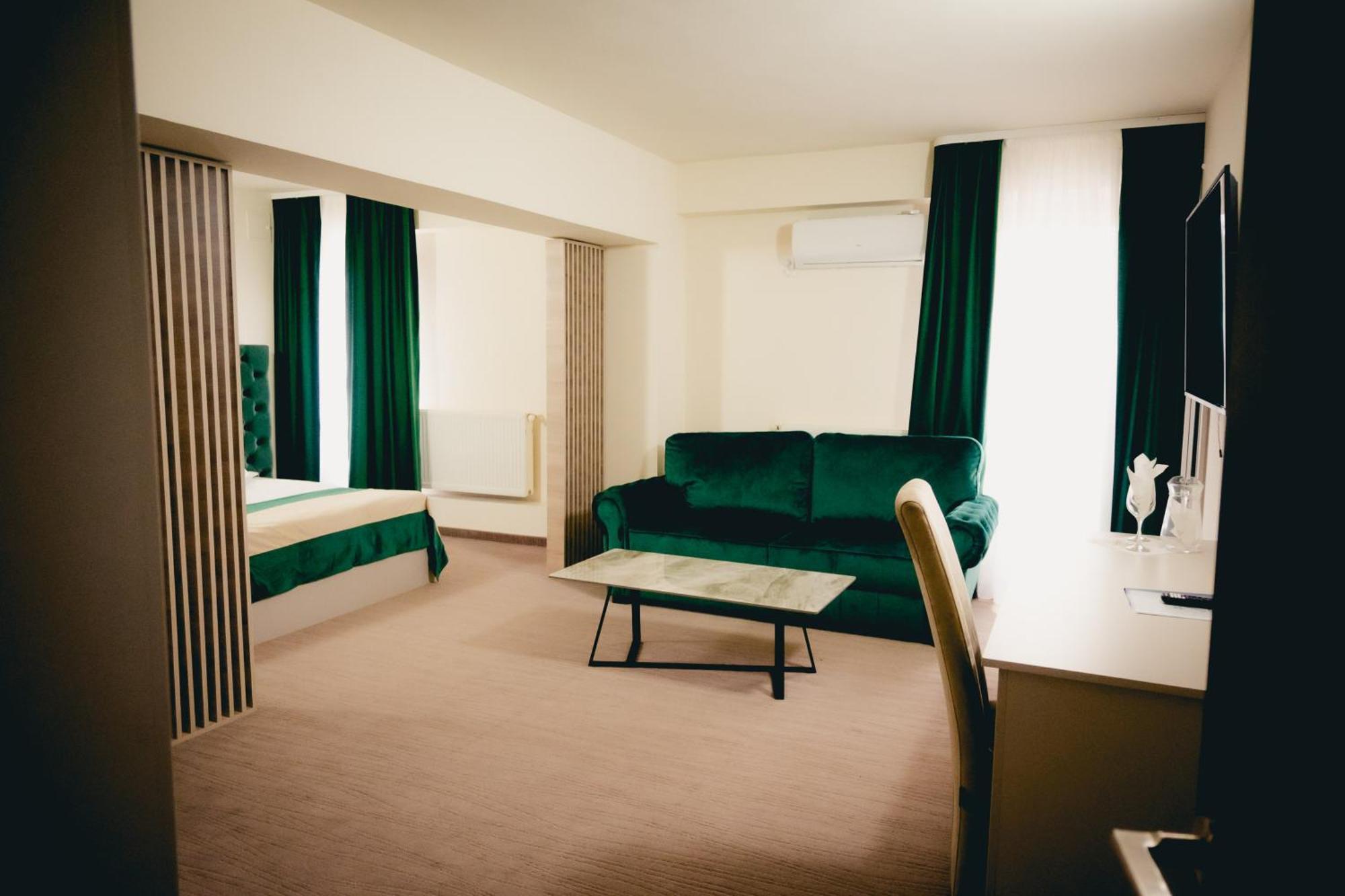 Hotel Valahia ทาร์โกวิชเต ภายนอก รูปภาพ