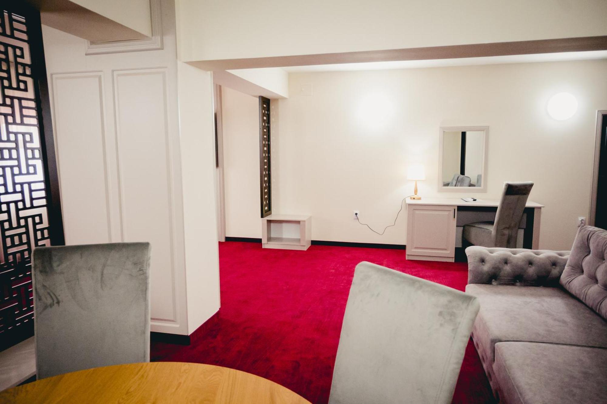 Hotel Valahia ทาร์โกวิชเต ภายนอก รูปภาพ