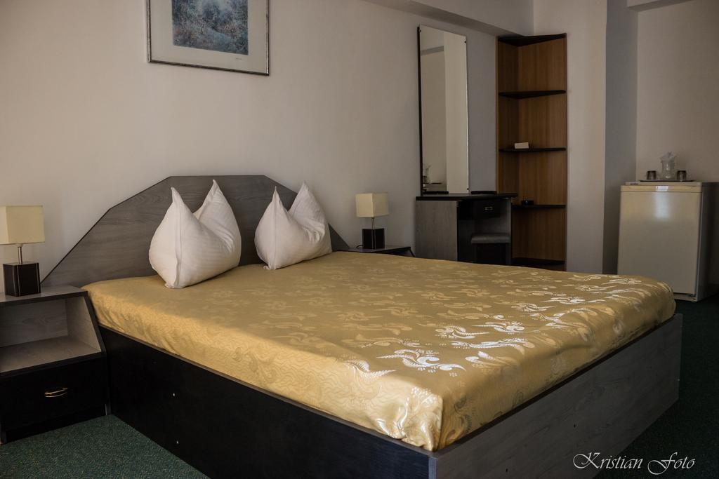 Hotel Valahia ทาร์โกวิชเต ภายนอก รูปภาพ