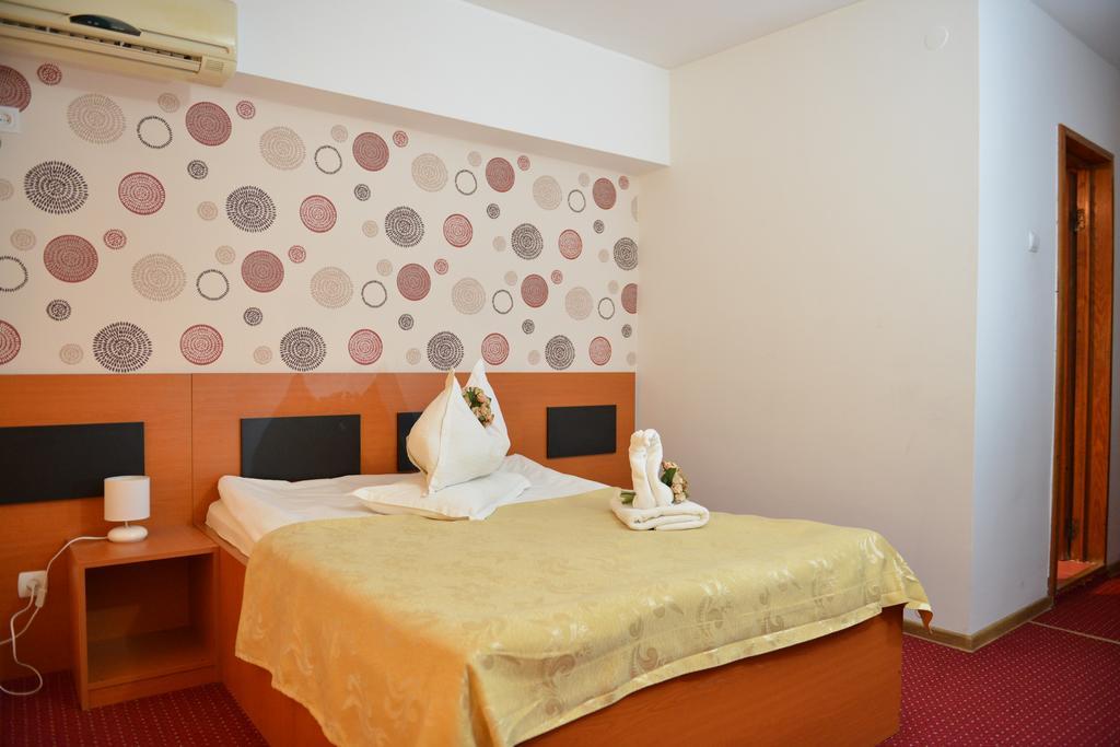 Hotel Valahia ทาร์โกวิชเต ภายนอก รูปภาพ