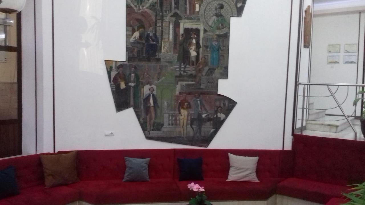 Hotel Valahia ทาร์โกวิชเต ภายนอก รูปภาพ
